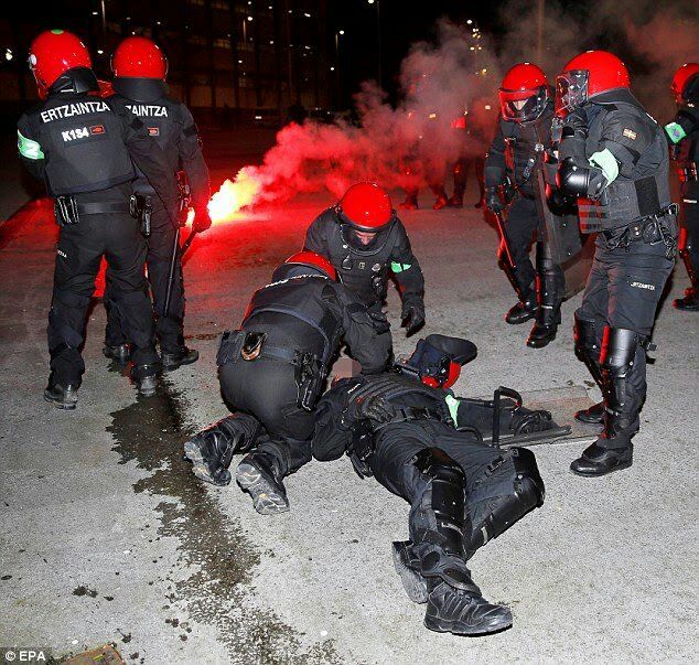 Tifozët rusë ‘djegin’ Bilbaon, humb jetën një polic (Foto)