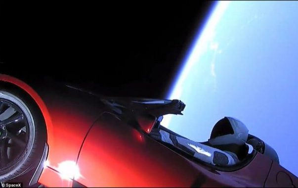 Video/ Cmendet pronari i makinave elektrike “Tesla”, nis një makinë elektrike drejt planetit Mars!
