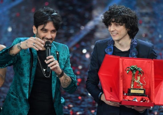 Shqiptari Ermal Meta fiton festivalin italian ‘Sanremo 2018’