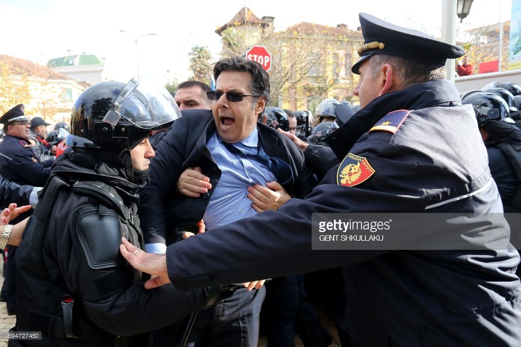 Kur Paloku bënë rrugaçin e fortë në komision : Legen, mos na trego ne gjuhën shqipe Kur Paloku bënë rrugaçin e fortë në komision : Legen, mos na trego ne gjuhën shqipe