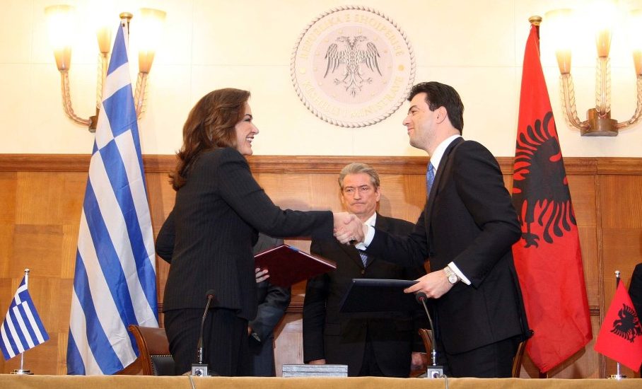 Unë e kuptoj hallin që e ka zënë Sali Berishën, por nuk e kuptoj kujt i thërret për marrëveshjen e vdekur? Unë e kuptoj hallin që e ka zënë Sali Berishën, por nuk e kuptoj kujt i thërret për marrëveshjen e vdekur?