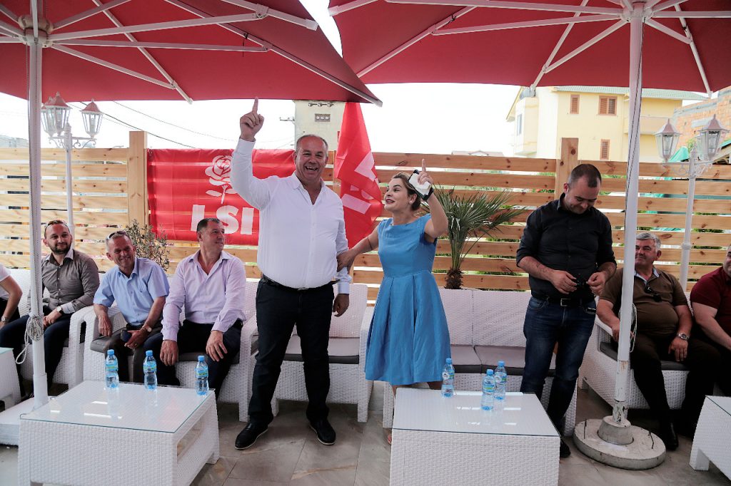 Pse hesht prokuroria për ish policin Flamur Gjuzi, ish kreu i ALUIZN-it të Durrësit që mori lekët për 3200 dosje legalizimi,e asnjë s’regjistroi. Pse hesht prokuroria për ish policin Flamur Gjuzi, ish kreu i ALUIZN-it të Durrësit që mori lekët për 3200 dosje legalizimi,e asnjë s’regjistroi.