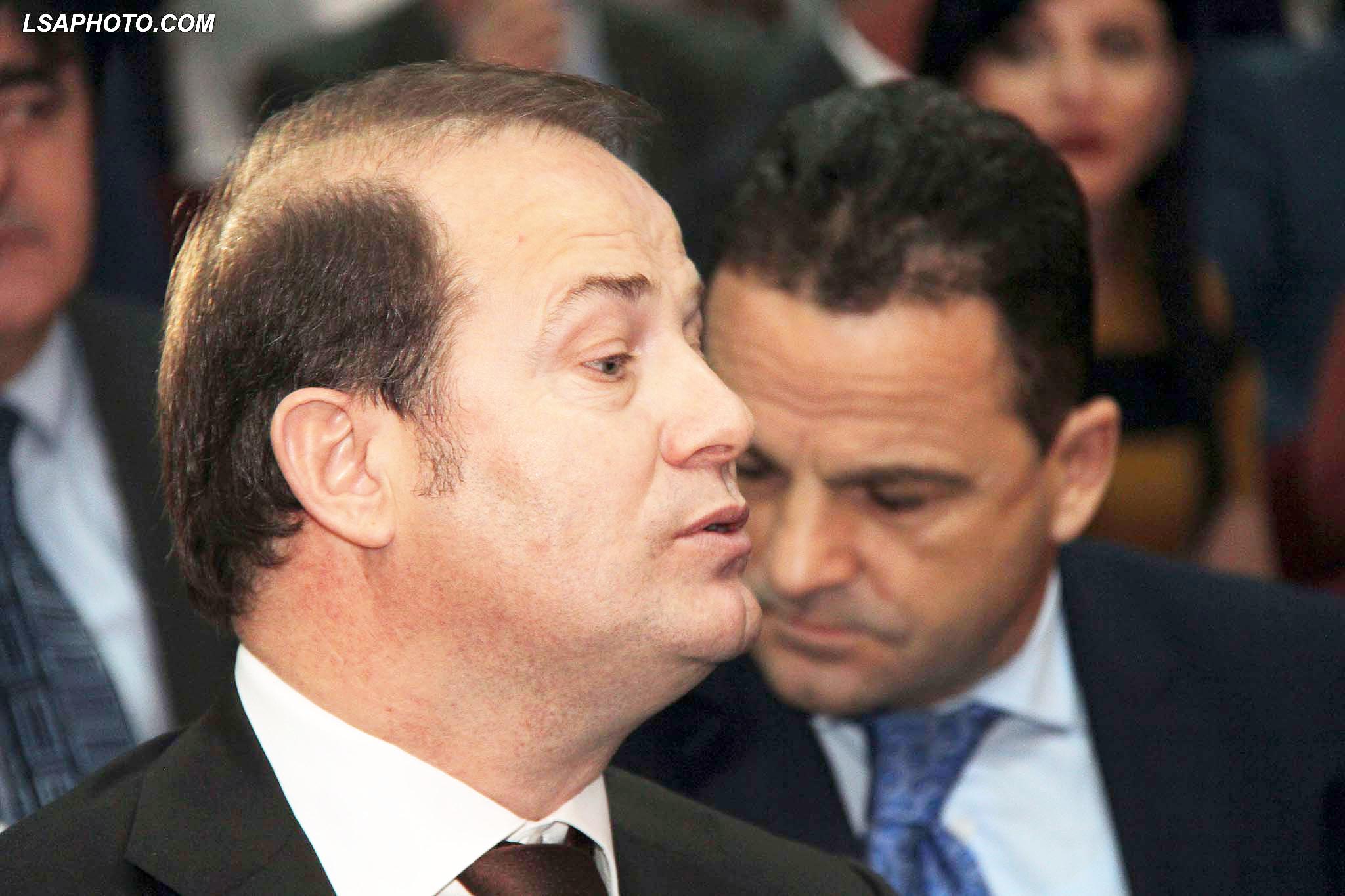 Ptuu farë e keqe! Po ju troket tek porta ajo që s’ua pret mendja Ptuu farë e keqe! Po ju troket tek porta ajo që s’ua pret mendja