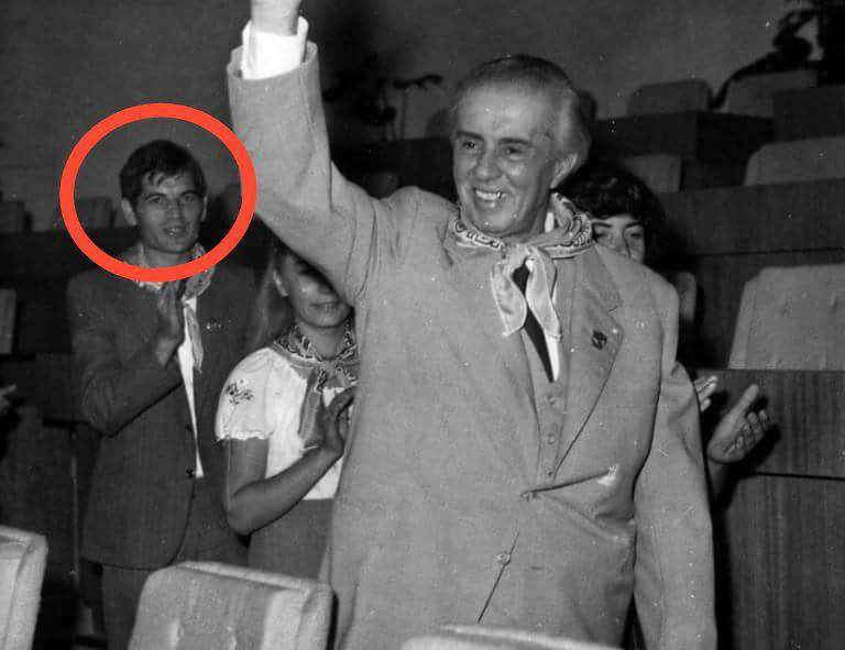 Cila është ndotur, by**a e politikanëve apo gjuha e Koço Kokëdhimës? Cila është ndotur, by**a e politikanëve apo gjuha e Koço Kokëdhimës?