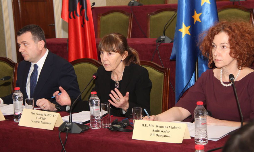 PD “nxin” Shqipërinë para vendimit për negociatat me BE, përplaset me Vlahutin dhe eurodeputetët