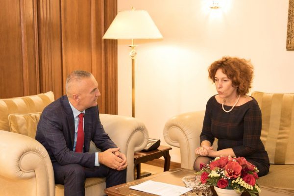 Ilir Meta humb kontrollin, kërcënon Vlahutin: Mos u merr më me reformën në drejtësi, por amerikanët e kanë marrë vendimin Ilir Meta humb kontrollin, kërcënon Vlahutin: Mos u merr më me reformën në drejtësi, por amerikanët e kanë marrë vendimin