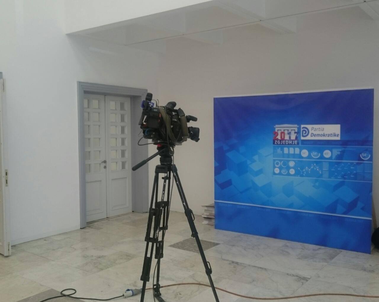 Video skandali Salianji- G.D, çfarë po luhet pas kuintave në selinë blu?! Video skandali Salianji- G.D, çfarë po luhet pas kuintave në selinë blu?!