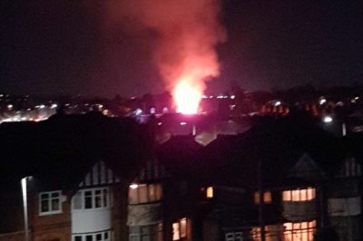 Video/ Shpërthim i fuqishëm në Angli, shkatërrohet një ndërtesë
