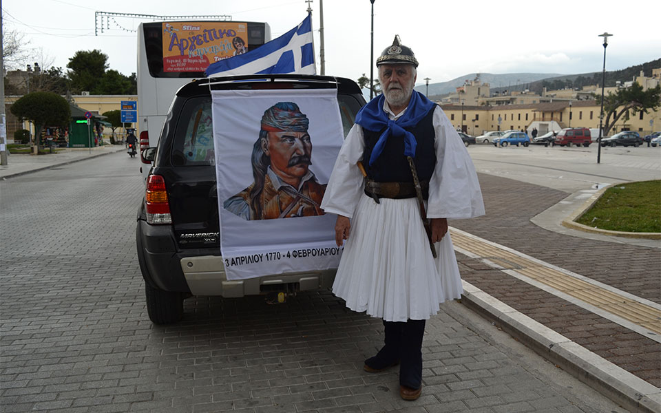 Athina në pulsin e mitingut: 1.5 mln apo 150 mijë protestues kundër emrit të Maqedonisë (Foto) Athina në pulsin e mitingut: 1.5 mln apo 150 mijë protestues kundër emrit të Maqedonisë (Foto)