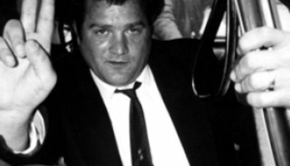 E vërteta e telefonatës së fundit me Berishën: Izet Haxhia rrëfen dritë-hijet e vrasjes së Hajdarit E vërteta e telefonatës së fundit me Berishën: Izet Haxhia rrëfen dritë-hijet e vrasjes së Hajdarit