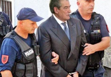 Ankth dhe panik në “kullën” e doktorit?! Çfarë po ndodh me Sali Berishën?! Ankth dhe panik në “kullën” e doktorit?! Çfarë po ndodh me Sali Berishën?!