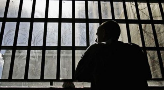 I dënuari 38-vjeçar për vjedhje, vetëvaret në qelinë e burgut në Fier