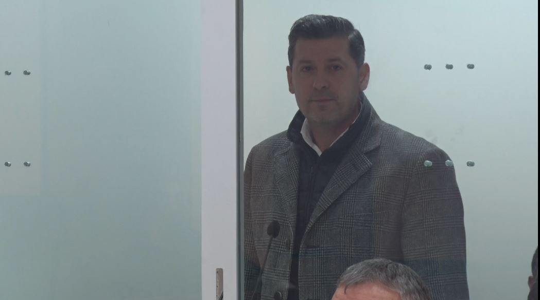 Afera e rrugëve/ Prokuroria: Xhika dhe ish-vartësit shmangën bordin drejtues të ARRSH në 12 tendera Afera e rrugëve/ Prokuroria: Xhika dhe ish-vartësit shmangën bordin drejtues të ARRSH në 12 tendera