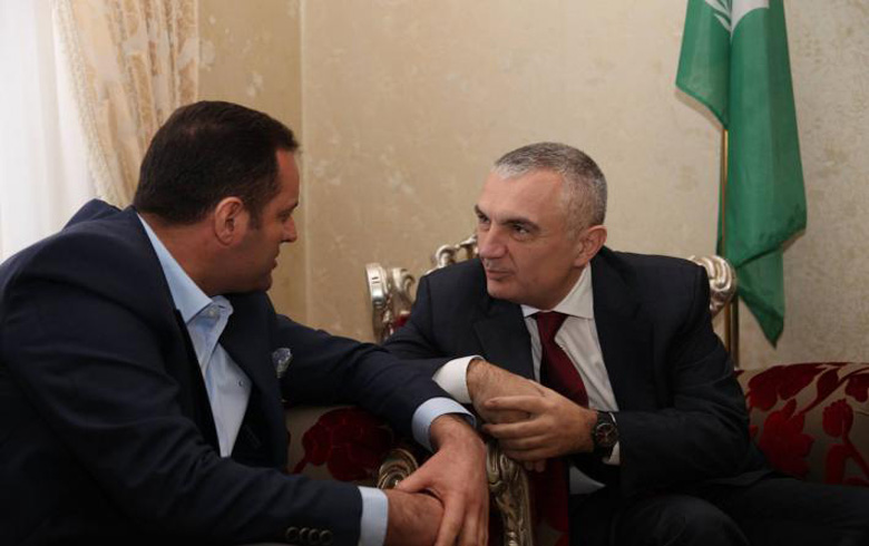 Ish-drejtori i SHISH: SHBA ka prova kundër Adriatik Llallës, ish-kryeprokurori duhet të hetohet, ata që e mbështeten janë të trembur Ish-drejtori i SHISH: SHBA ka prova kundër Adriatik Llallës, ish-kryeprokurori duhet të hetohet, ata që e mbështeten janë të trembur