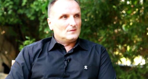 Intervistë me “Skype”/ I dënuar në  mungesë, Izet Haxhia do të kërkoj hapjen e dosjes sapo të shkeli në Shqipëri