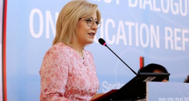 Vonesat e pagave/ Reagon për herë të parë Nikolla: I kërkoj ndjesë pedagogëve, ja çfarë ndodhi Vonesat e pagave/ Reagon për herë të parë Nikolla: I kërkoj ndjesë pedagogëve, ja çfarë ndodhi