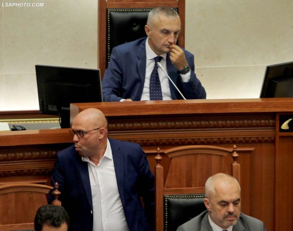 Manjani pritet të thirret në prokurori për të dëshmuar lidhjet me Klemend Balilin. Bllokoi përkthimin e dosjes së ardhur nga Greqia, fijet të çojnë te Ilir Meta Manjani pritet të thirret në prokurori për të dëshmuar lidhjet me Klemend Balilin. Bllokoi përkthimin e dosjes së ardhur nga Greqia, fijet të çojnë te Ilir Meta