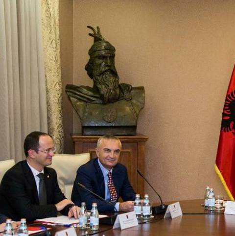 Presidenti i Republikës, Ilir Meta, nuk do t’i japë plotfuqishmërinë Ministrisë së Jashtme për të negociuar një marrëveshje të re me Greqinë Presidenti i Republikës, Ilir Meta, nuk do t’i japë plotfuqishmërinë Ministrisë së Jashtme për të negociuar një marrëveshje të re me Greqinë