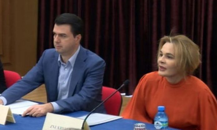 I kujtohet video e “bllokut të kuq”, reagon Kryemadhi: S’më intereson a është apo jo i vërtetë audiopërgjimi I kujtohet video e “bllokut të kuq”, reagon Kryemadhi: S’më intereson a është apo jo i vërtetë audiopërgjimi