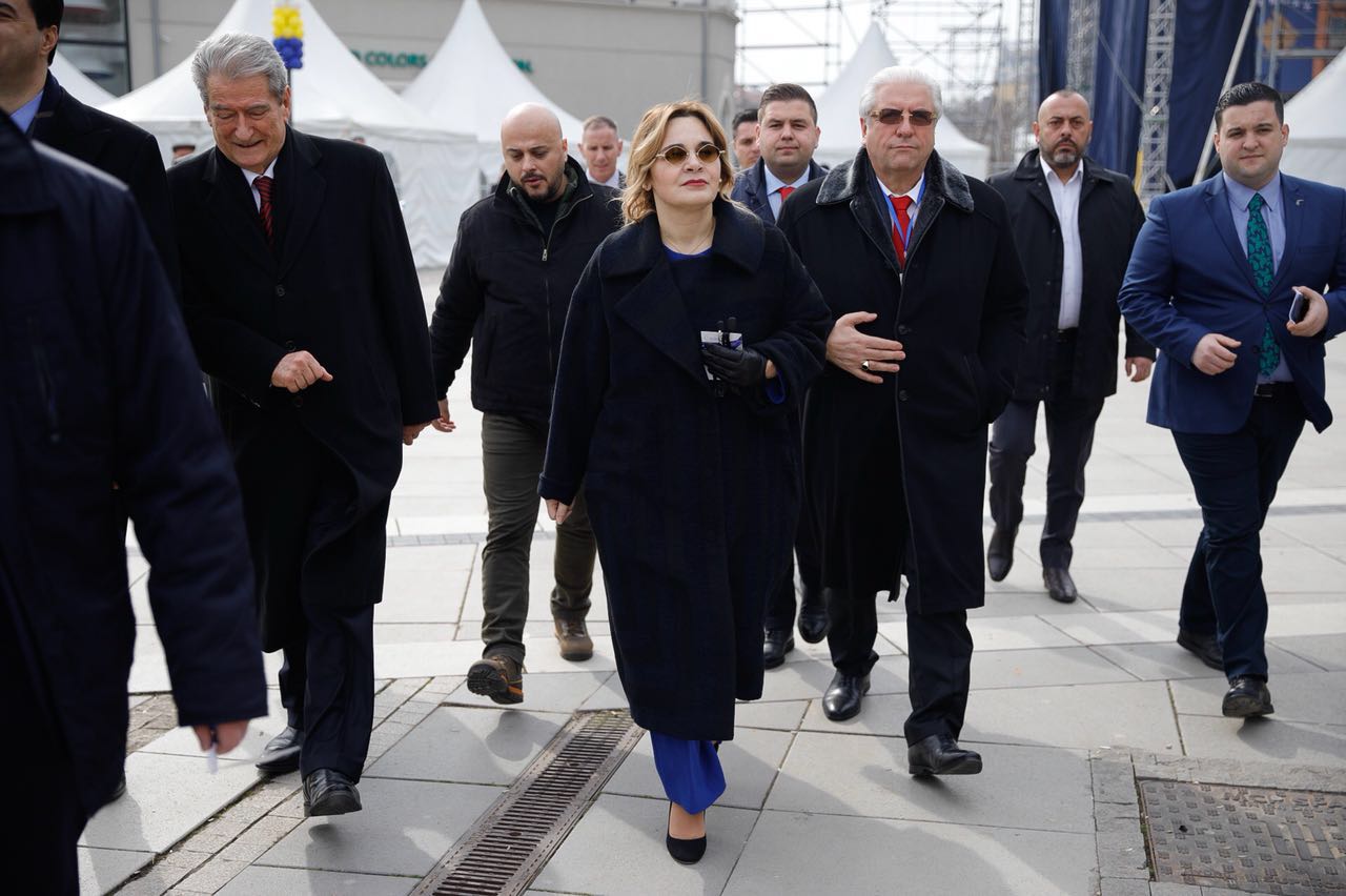 Çfarë biseduan Berisha me Meidanin me telefon për 30 minuta ulur përballë në Kosovë?! (Foto)