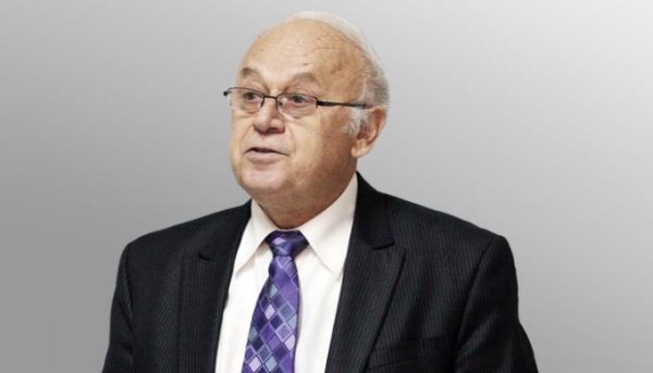 Kufiri detar me Greqinë, koloneli Myslym Pashaj: 12 miljet janë maja e ajsbergut, “lufta” bëhet për hapësirat ekonomike Kufiri detar me Greqinë, koloneli Myslym Pashaj: 12 miljet janë maja e ajsbergut, “lufta” bëhet për hapësirat ekonomike