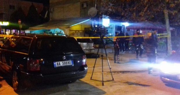 Tiranë, i moshuari qëllohet me thikë te Rr.Elbasanit (Video) Tiranë, i moshuari qëllohet me thikë te Rr.Elbasanit (Video)