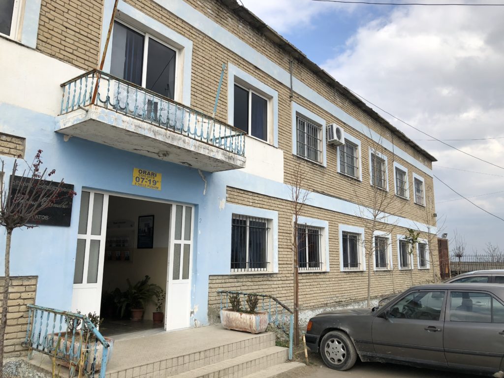 Nisin punimet për rehabilitimin e 4 qendrave shëndetësore në Fier