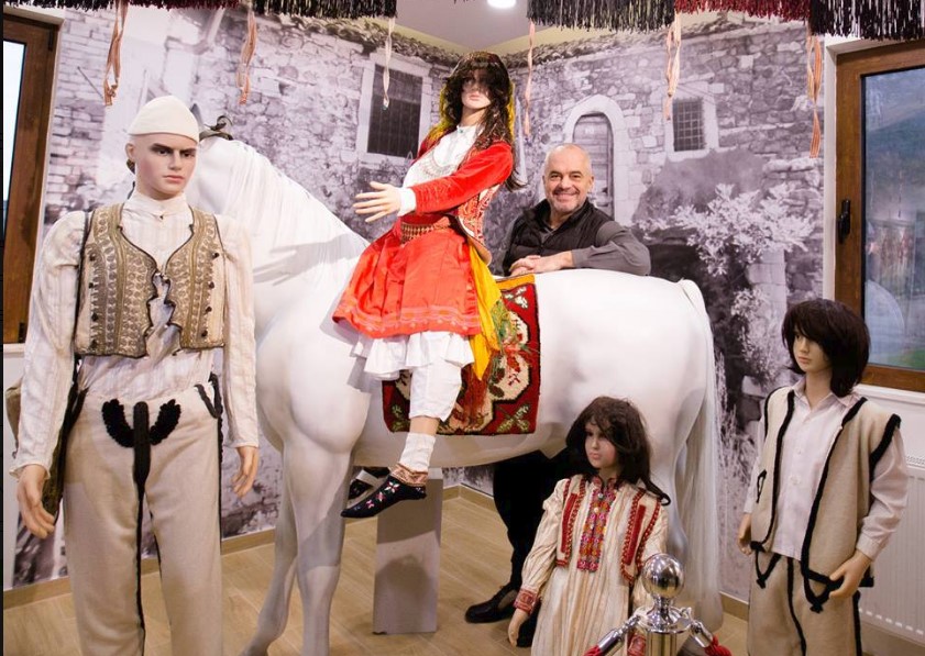 Politikë “Ç’ka dashur të thotë autori?” Kryeministri Rama i habit të gjithë me foton e ditës