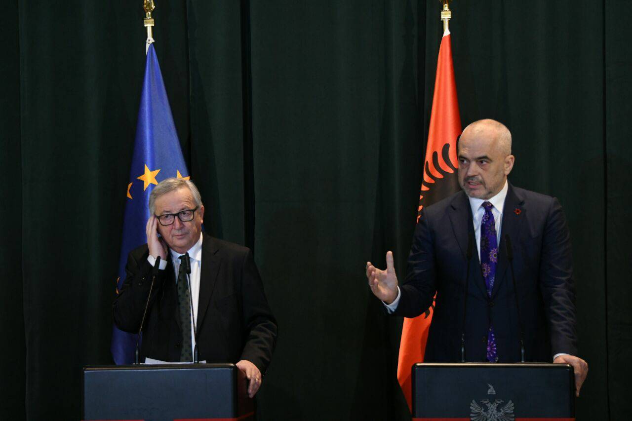 Juncker dhe Rama në konferencë për shtyp: Vettingu dha rezultat, 17 prokurorë janë dorëhequr, negociatat hapen këtë verë