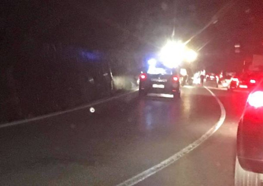 Aksident i rëndë në Korçë, makina bie nga ura, ka të plagosur