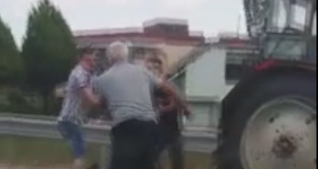 Krim brënda familjes: Vëllai theri me thikë vëllanë Krim brënda familjes: Vëllai theri me thikë vëllanë