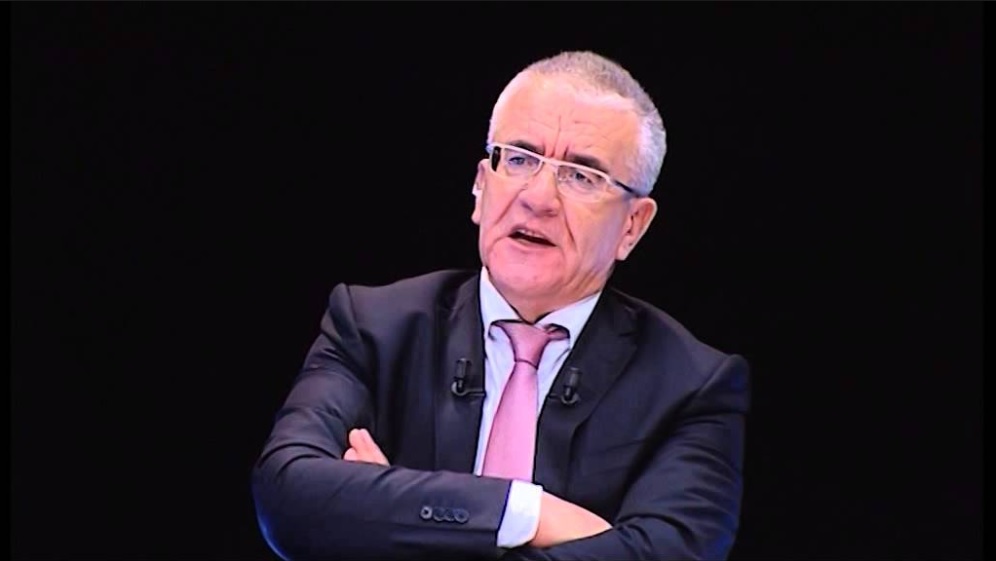 “Ylli Rakipi fitoi 2.5 milion euro nga OSHEE”, si e zbërtheu gazetari Bledi Mane skemën e pallatit me qiratë milionshe