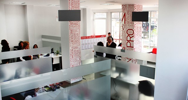 “S’ka parti që i’u mbron”! Edi Rama shkarkon drejtorin e Shërbimit Kombëtar të Punësimit