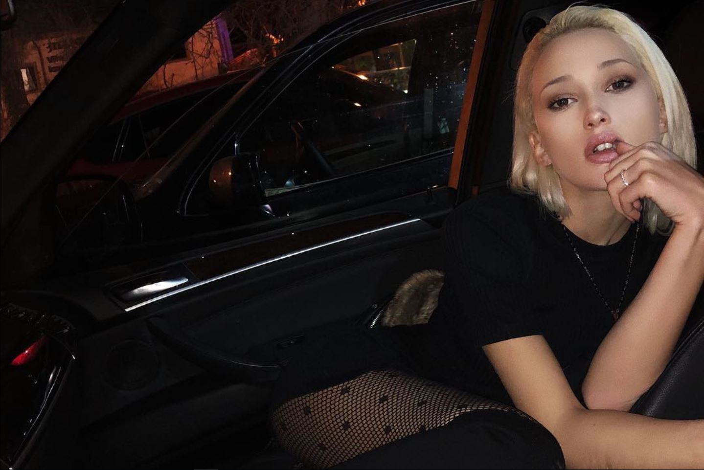 Modelja shqiptare Elena: Ju tregoj për modelet-eskorta dhe si i fitoj paratë (Video) Modelja shqiptare Elena: Ju tregoj për modelet-eskorta dhe si i fitoj paratë (Video)