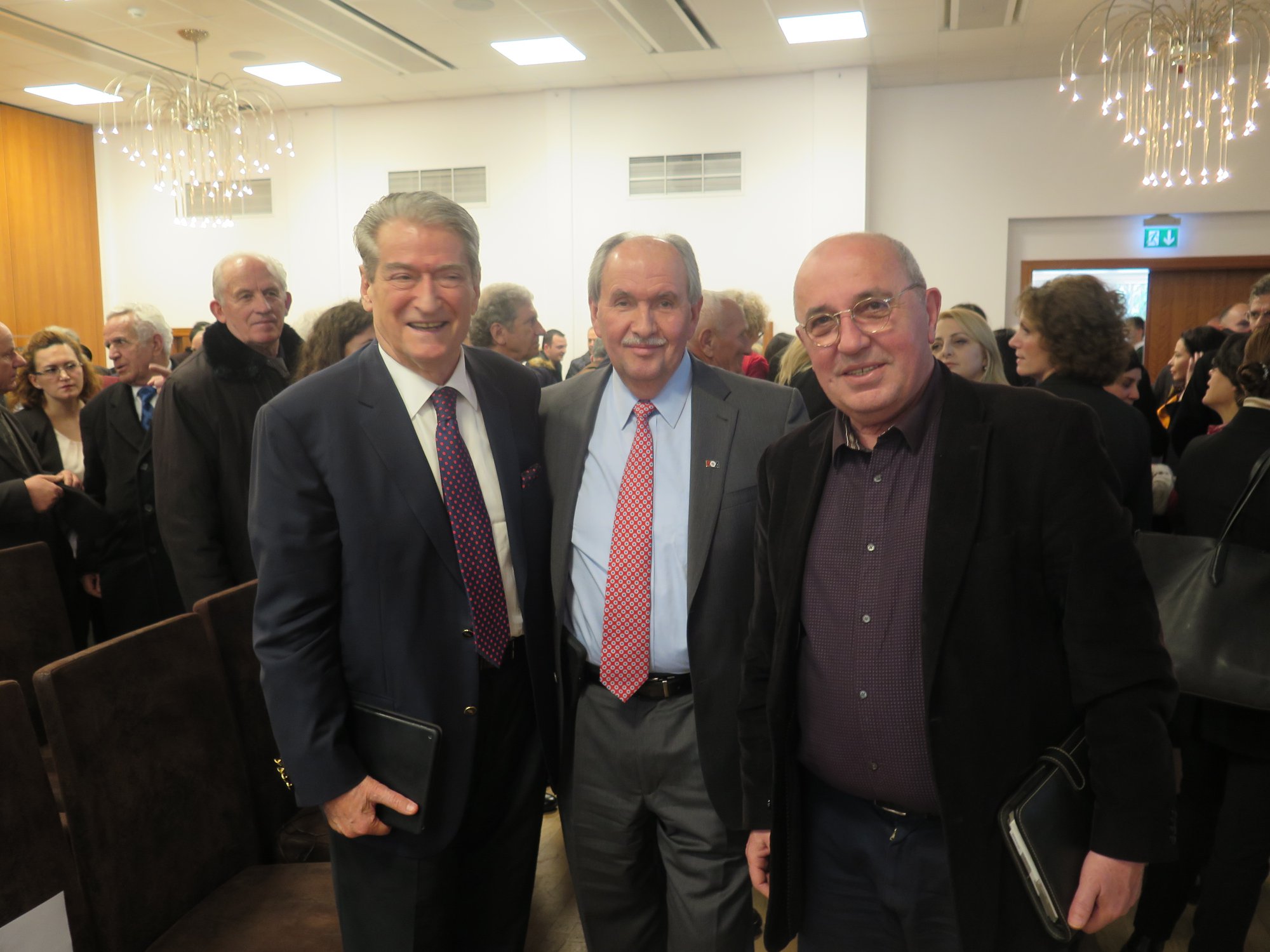 Pse “u ftoh” me Sali Berishën? Besnik Mustafaj përgjigjet duke u betuar në Zot Pse “u ftoh” me Sali Berishën? Besnik Mustafaj përgjigjet duke u betuar në Zot