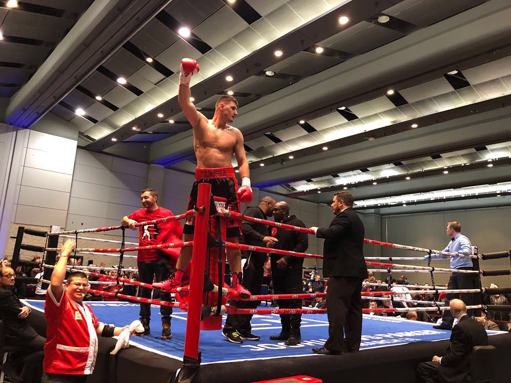 Kristian Prenga i pandalshëm, fitore me K.O në Toronto kundër kampionit kanadez (Video)