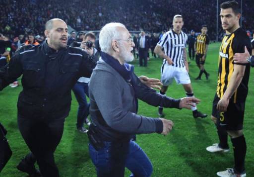 Miku i Putinit me armë në fushë, kush është Ivan Savidis Miku i Putinit me armë në fushë, kush është Ivan Savidis