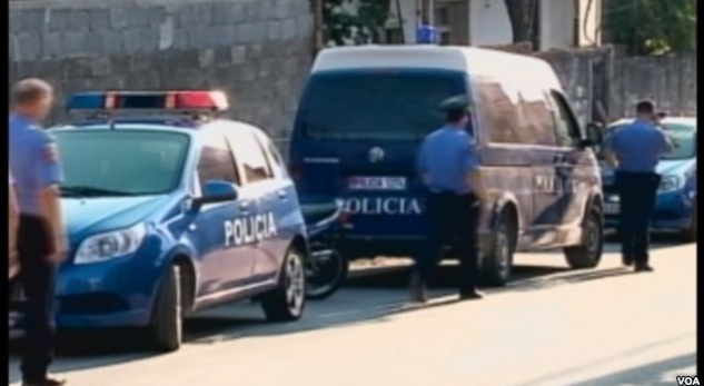 Ndalohen në Tiranë dy iranianë të dyshuar si terroristë (Video) Ndalohen në Tiranë dy iranianë të dyshuar si terroristë (Video)