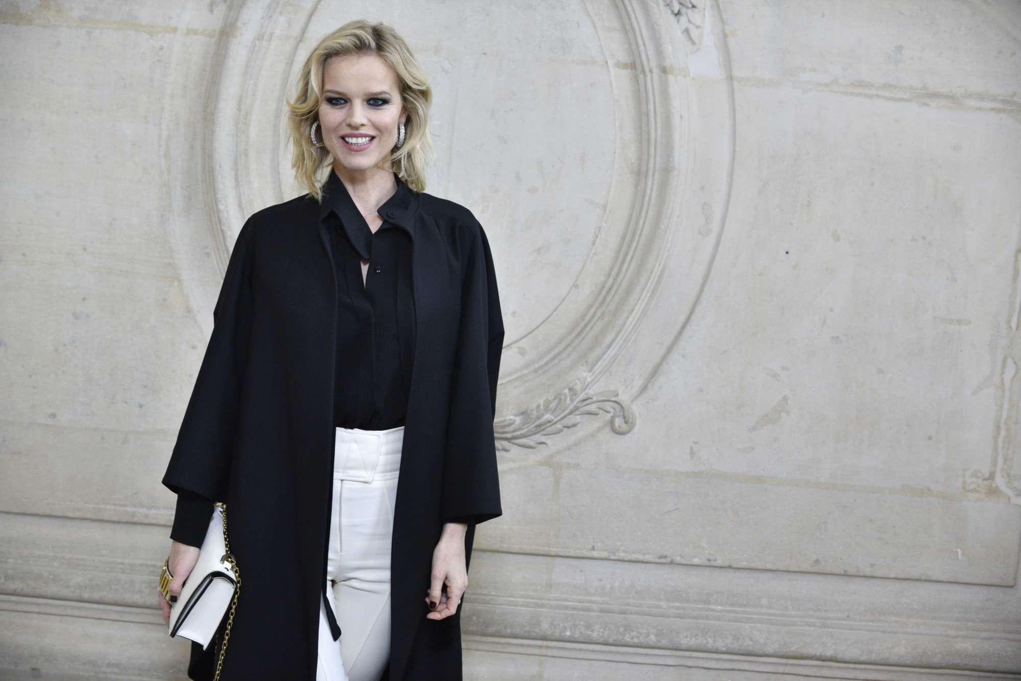 Feston 45 vjetorin, e mrekullueshme super modelja çeke Eva Herzigova (Foto) Feston 45 vjetorin, e mrekullueshme super modelja çeke Eva Herzigova (Foto)