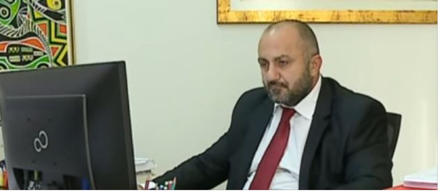 Romeo Kara paralajmëron politikanët: Pasuria juaj do të konfiskohet, fati i Llallës do të jetë fati juaj Romeo Kara paralajmëron politikanët: Pasuria juaj do të konfiskohet, fati i Llallës do të jetë fati juaj