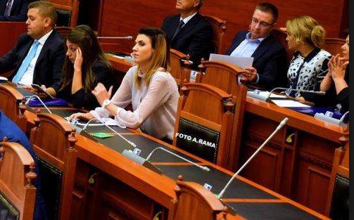 Egërsohen deputetët e LSI për të mbrojtur aferat e grave të tyre, Tavo dhe Brahimllari në “sulm” Egërsohen deputetët e LSI për të mbrojtur aferat e grave të tyre, Tavo dhe Brahimllari në “sulm”