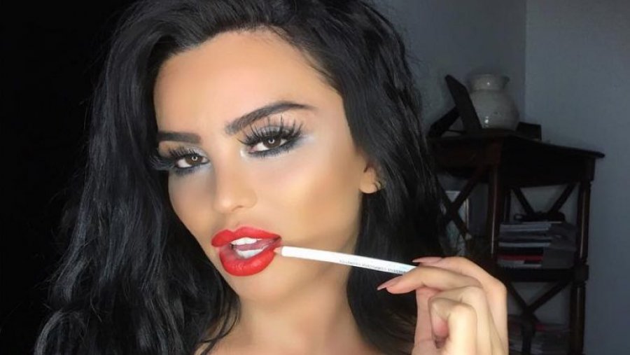 Vildane Zeneli çmend rrjetin, publikon foto me bikini (Foto) Vildane Zeneli çmend rrjetin, publikon foto me bikini (Foto)