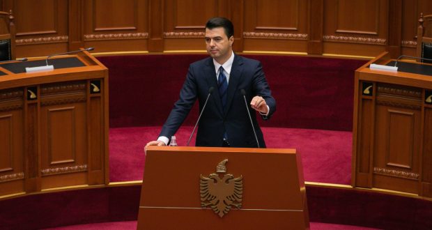 Lulzim Basha nga foltorja e Kuvendit: Si përgatitet kokaina, një udhërrëfyes