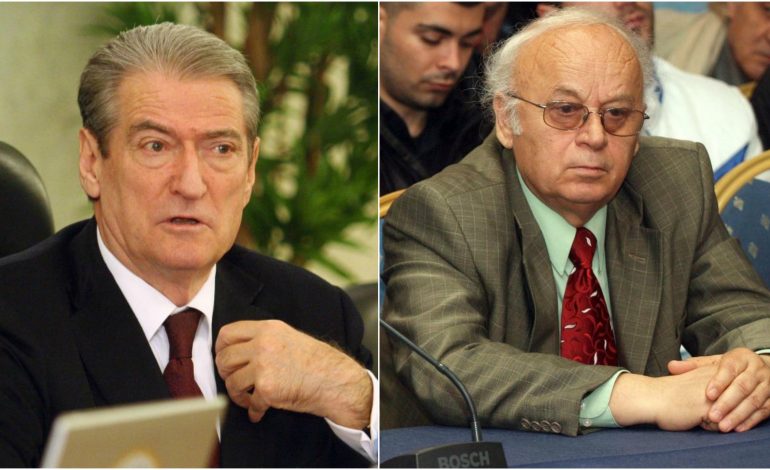 Koloneli “masakron” me fakte tregtarin e trojeve Berisha : Kush është sharlatani tani?! Koloneli “masakron” me fakte tregtarin e trojeve Berisha : Kush është sharlatani tani?!