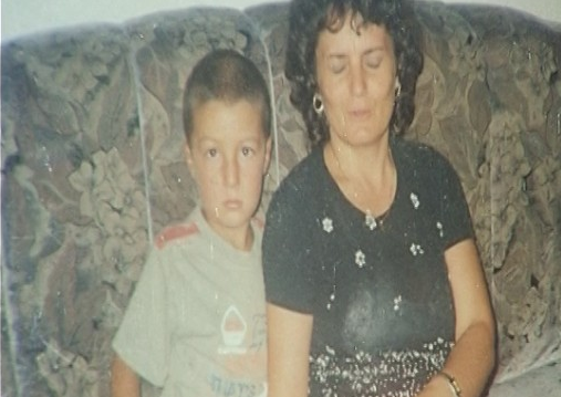 Vëllai i Edisonit, 7 vjeçarit të vrarë në Gërdec, i dërgon “haber” Berishës: Sali kujdes…! Vëllai i Edisonit, 7 vjeçarit të vrarë në Gërdec, i dërgon “haber” Berishës: Sali kujdes…!