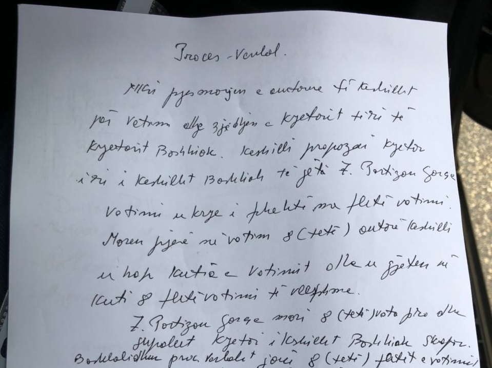 FAKSIMILET/ Detajet e reja: LSI dhe PD kalojnë në opozitë në Skrapar, PS kontrollon 11 nga 15 anëtarë të K. Bashkiak. Shkarkohet kryetarja e këshillit nga radhët e LSI FAKSIMILET/ Detajet e reja: LSI dhe PD kalojnë në opozitë në Skrapar, PS kontrollon 11 nga 15 anëtarë të K. Bashkiak. Shkarkohet kryetarja e këshillit nga radhët e LSI