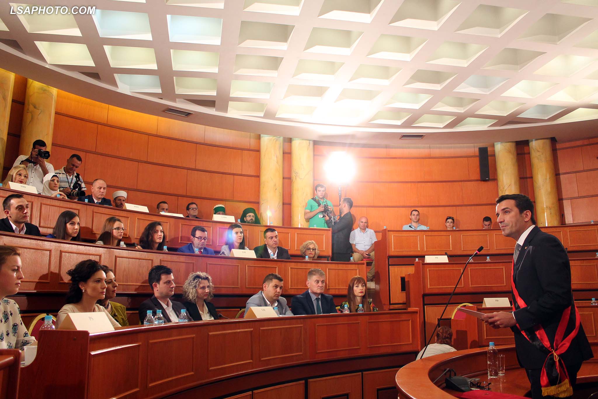 Kreditë e buta, bashkia i hap rrugën zgjidhjes së problemit të strehimit për familjet e Tiranës Kreditë e buta, bashkia i hap rrugën zgjidhjes së problemit të strehimit për familjet e Tiranës