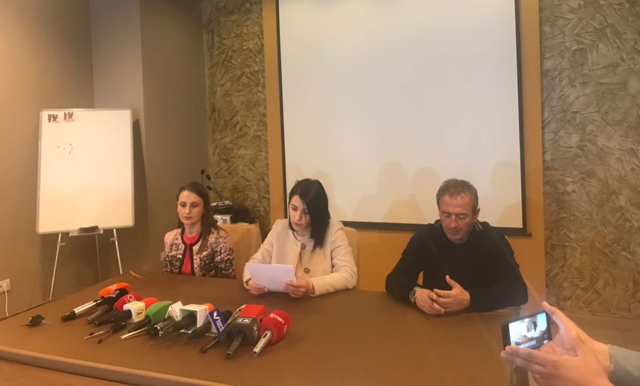 Vazhdon “hemoragjia” në LSI, 4 këshilltarë të tjerë largohen: Jemi të bindur se me Ilir Metën kryetar, LSI kurrë nuk do të merrte në mbrojtje biznesmenet rus që financojnë Bashën Vazhdon “hemoragjia” në LSI, 4 këshilltarë të tjerë largohen: Jemi të bindur se me Ilir Metën kryetar, LSI kurrë nuk do të merrte në mbrojtje biznesmenet rus që financojnë Bashën