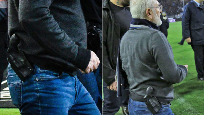 Presidenti i PAOK zbret me pistoletë në fushë, prishet imazhi i kryendeshjes në kampionatin grek (Video) Presidenti i PAOK zbret me pistoletë në fushë, prishet imazhi i kryendeshjes në kampionatin grek (Video)