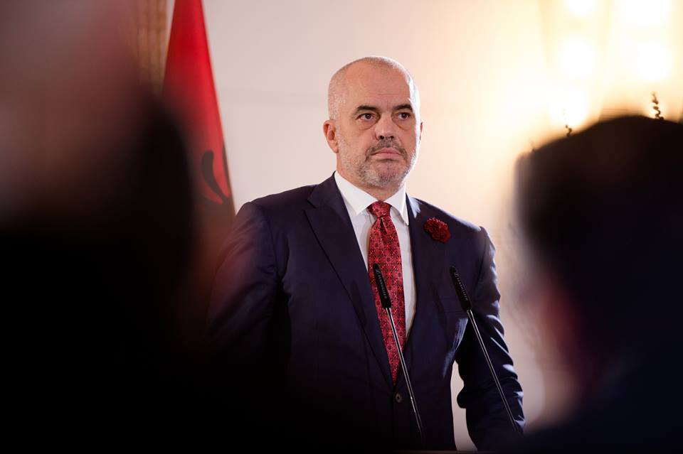 E tallën për frymëmarrjen, Rama i kthen përgjigje komentuesve